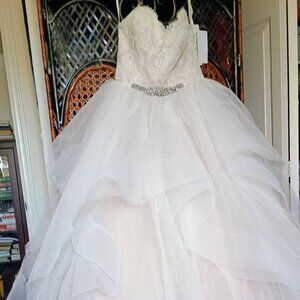 ALVINA VALENTA WEDDING DRESS NEW WITH TAGS  SIZE 6
